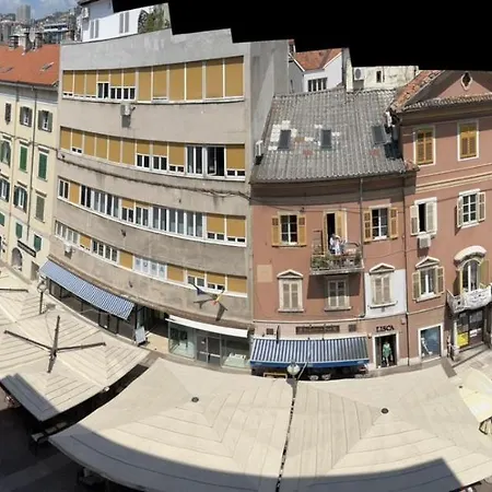 アパート Tashi, Korzo - Rijeka, 2 Bedrooms リエカ