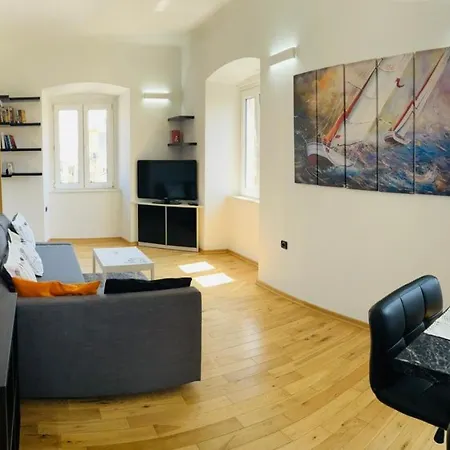 Tashi, Korzo - Rijeka, 2 Bedrooms アパート