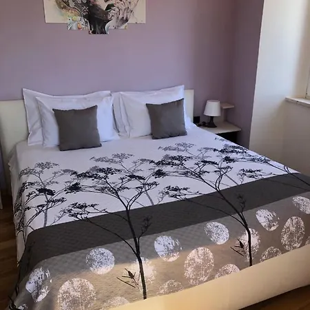 Tashi, Korzo - Rijeka, 2 Bedrooms アパート リエカ