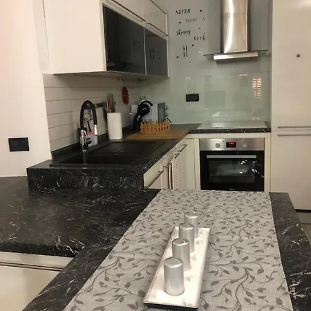 アパート Tashi, Korzo - Rijeka, 2 Bedrooms リエカ