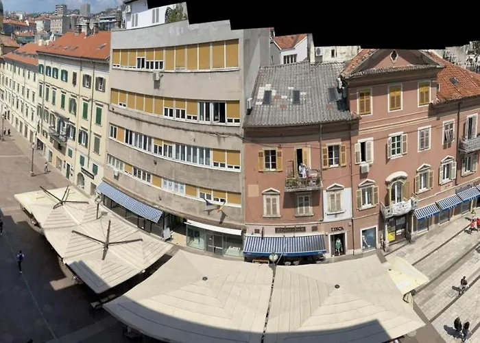 Apartment Tashi, Korzo - Rijeka, 2 Bedrooms Rijeka