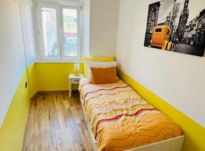 Tashi, Korzo - Rijeka, 2 Bedrooms Rijeka