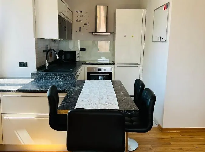 Apartment Tashi, Korzo - Rijeka, 2 Bedrooms *