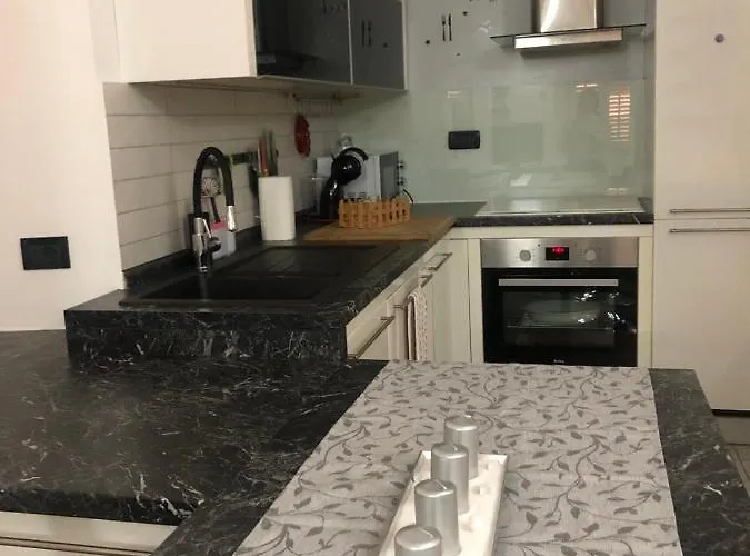 Apartment Tashi, Korzo - Rijeka, 2 Bedrooms Rijeka