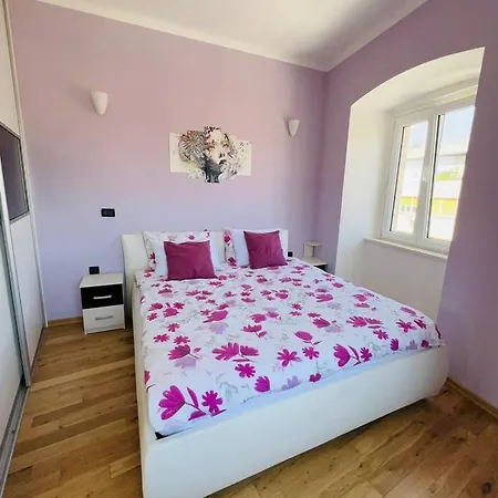 Appartamento Tashi, Korzo - Rijeka, 2 Bedrooms *