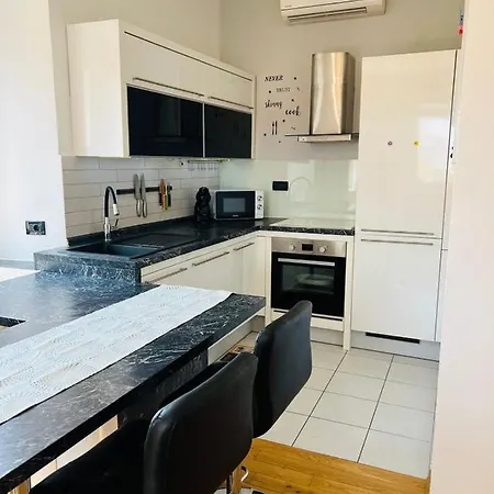 Tashi, Korzo - Rijeka, 2 Bedrooms * 리예카
