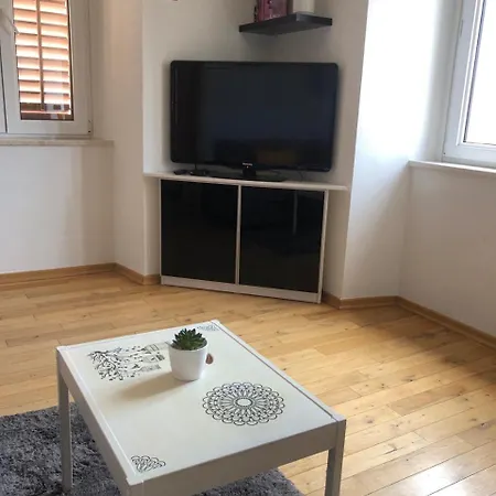 Appartamento Tashi, Korzo - Rijeka, 2 Bedrooms *