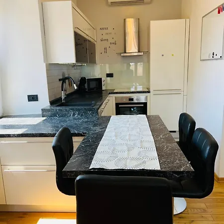 Tashi, Korzo - Rijeka, 2 Bedrooms * Rijeka