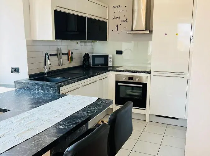 Tashi, Korzo - Rijeka, 2 Bedrooms * Rijeka